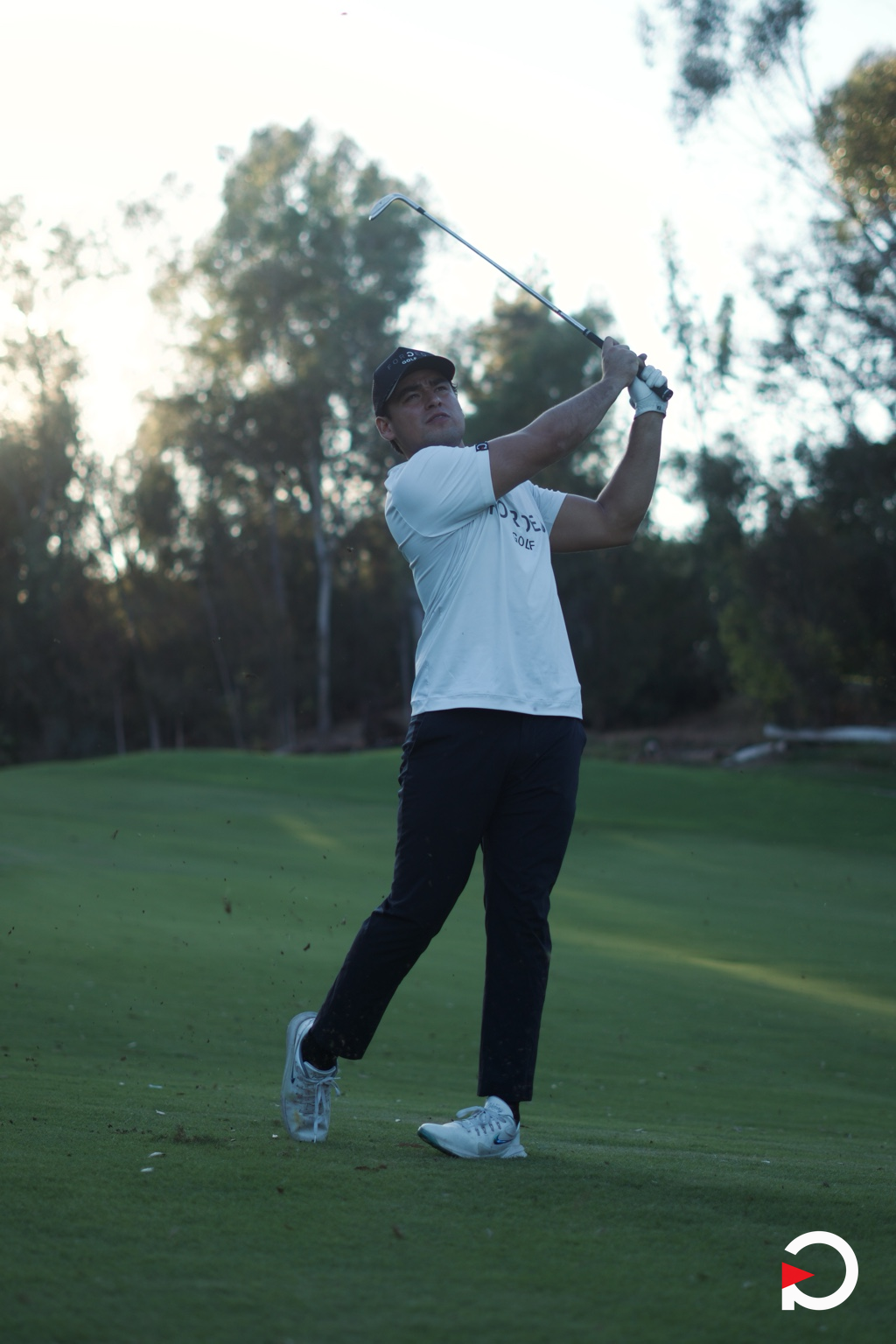 WHITE PERFORMANCE POLO